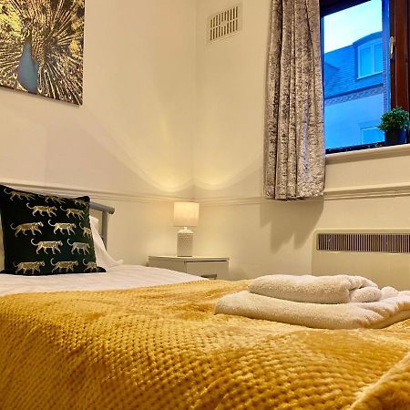 Easyrest Spalding - 4 Beds & Free Parking - Central & Modern Open Plan Apartment - Convenient Location Buitenkant foto