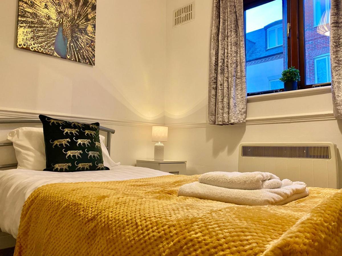 Easyrest Spalding - 4 Beds & Free Parking - Central & Modern Open Plan Apartment - Convenient Location Buitenkant foto