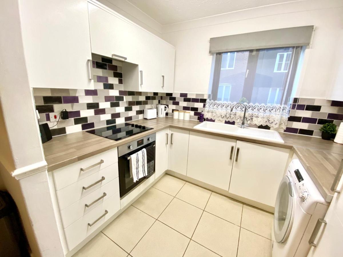 Easyrest Spalding - 4 Beds & Free Parking - Central & Modern Open Plan Apartment - Convenient Location Buitenkant foto
