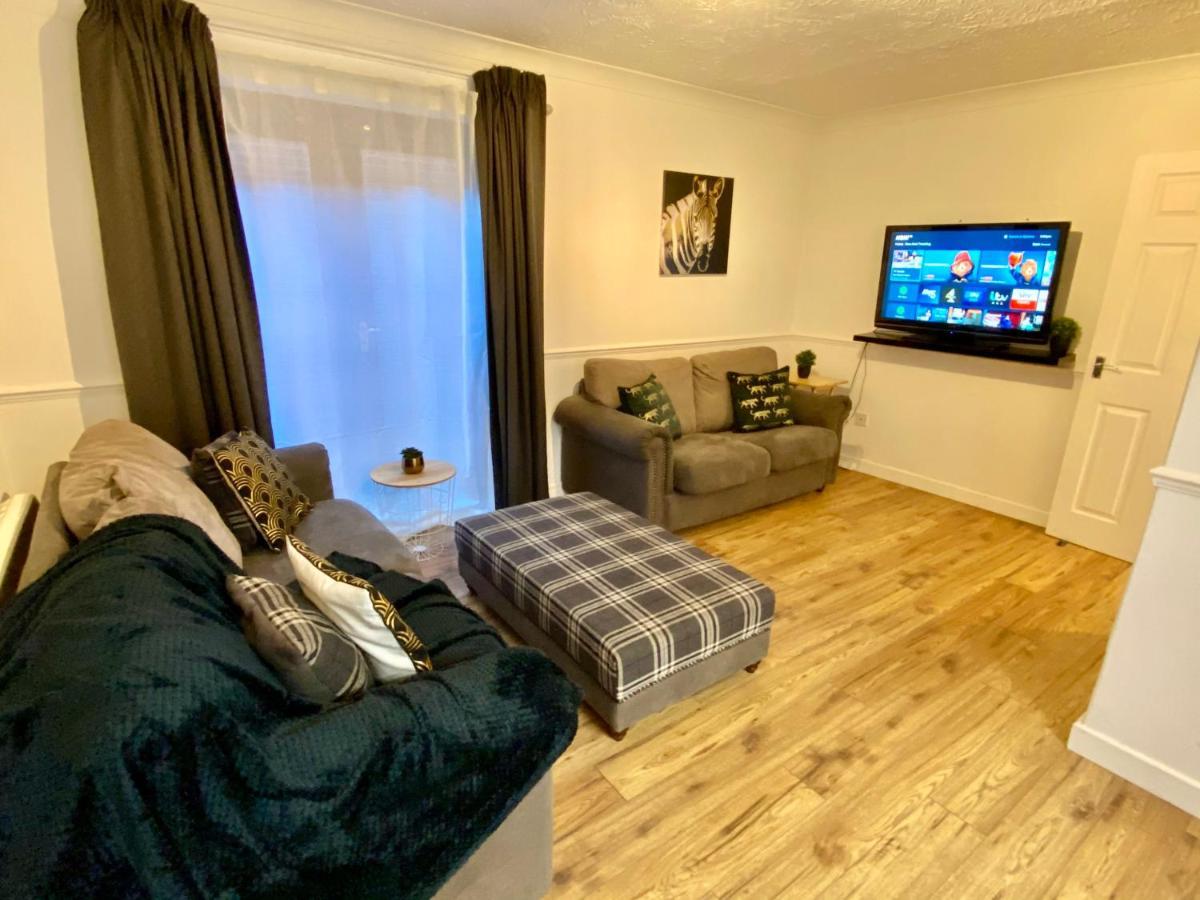 Easyrest Spalding - 4 Beds & Free Parking - Central & Modern Open Plan Apartment - Convenient Location Buitenkant foto