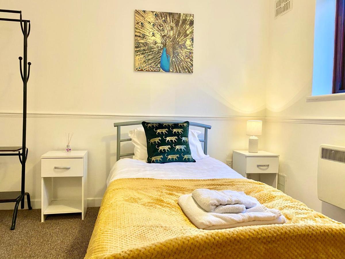 Easyrest Spalding - 4 Beds & Free Parking - Central & Modern Open Plan Apartment - Convenient Location Buitenkant foto